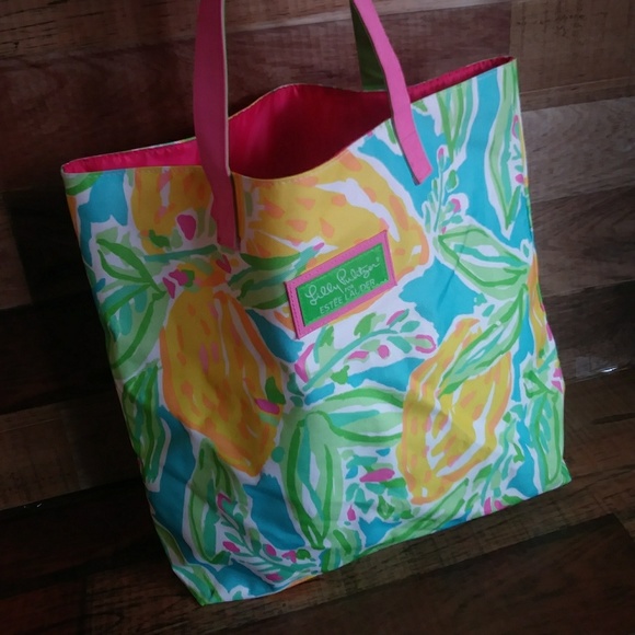 Lilly Pulitzer Handbags - Spring Tote! Lilly Pulitzer for Estee Lauder